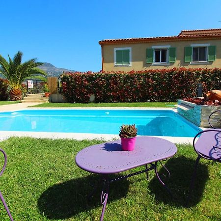 Coin Azur Des Amoureux Carros Luaran gambar