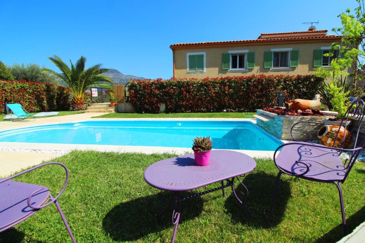 Coin Azur Des Amoureux Carros Luaran gambar